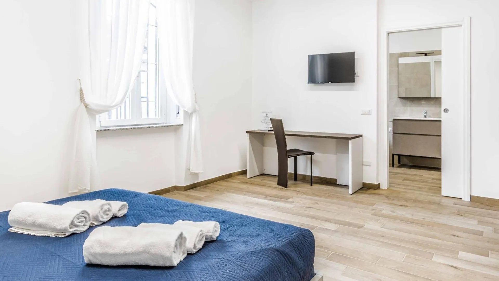 La Perla Rooms Saronno 0*,  Italy